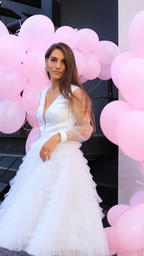 Robe de cérémonie civile avec décolleté, manches et volants