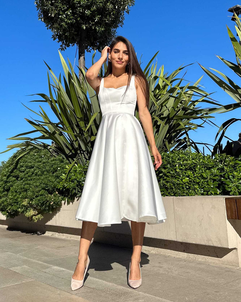 Rochie cununie civila albă midi cu șliț, decolteu și croială A-line, satin regal.