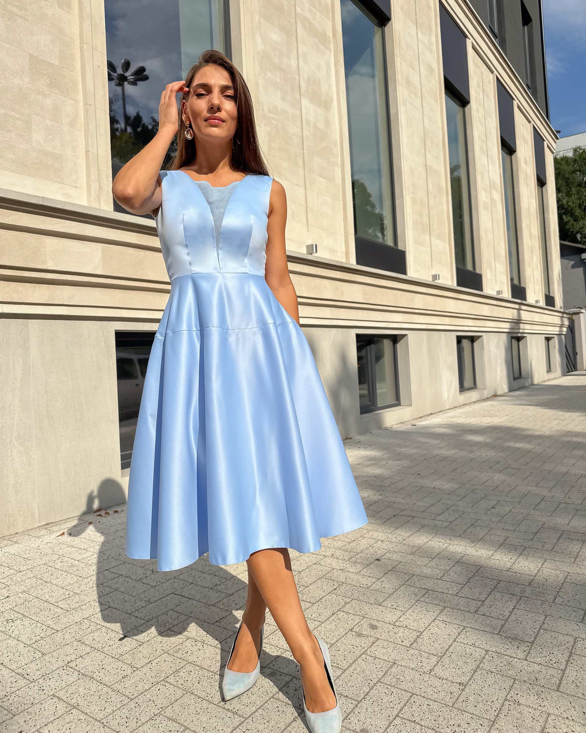 rochie albastră midi cu decolteu semitransparent elegant pentru evenimente speciale