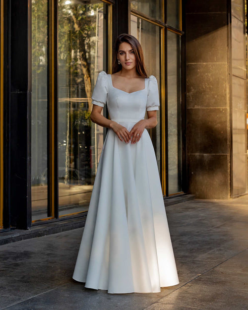 FINESSE, rochie de mireasă albă din satin cu decolteu delicat conturat