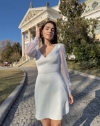 Robe blanche courte en taffetas stretch, décolleté en V