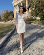 Robe blanche courte en taffetas stretch, décolleté en V