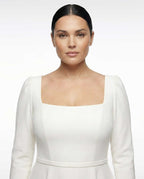 Robe de mariée classique, décolleté carré, manches longues