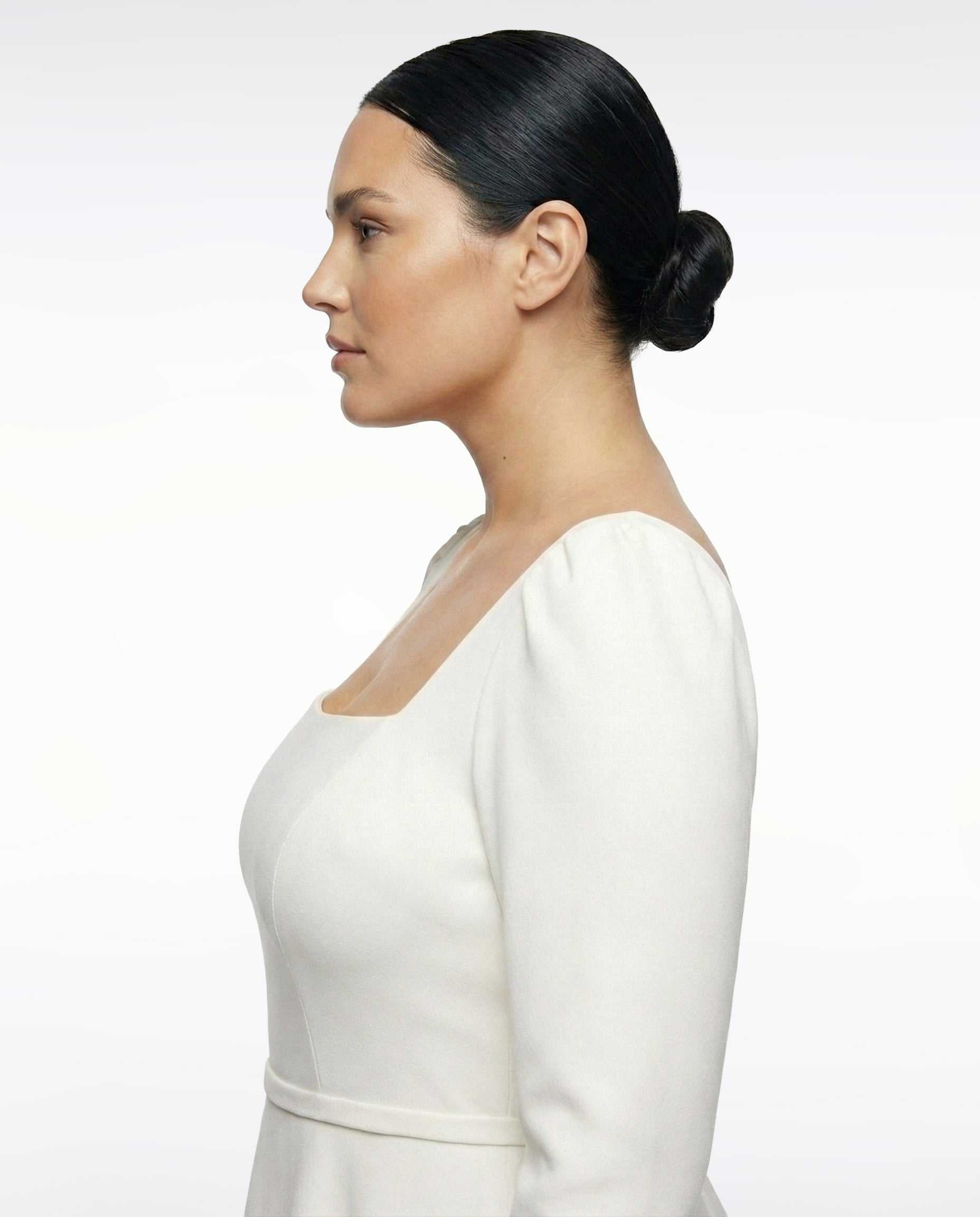 Robe de mariée classique, décolleté carré, manches longues