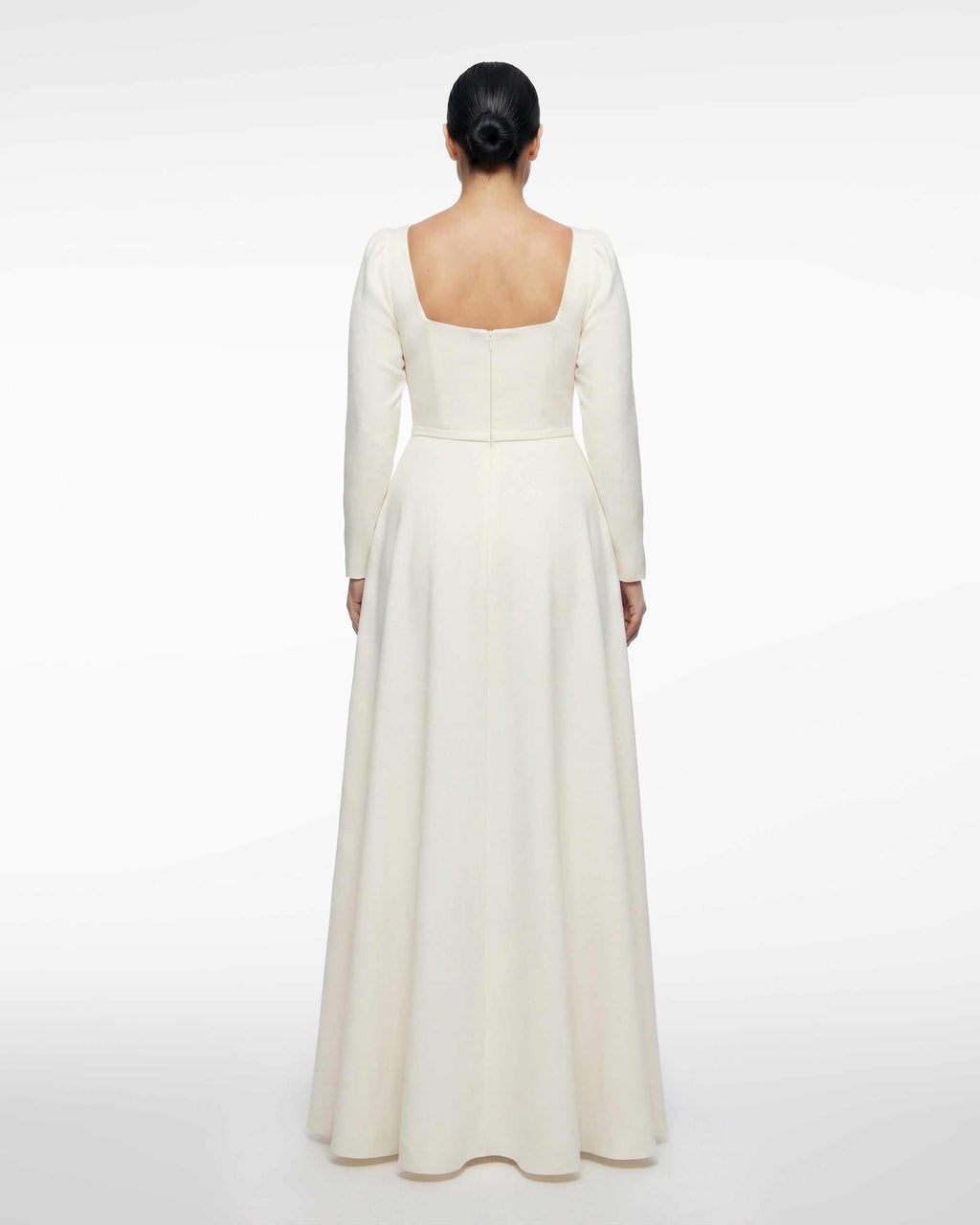 Robe de mariée classique, décolleté carré, manches longues