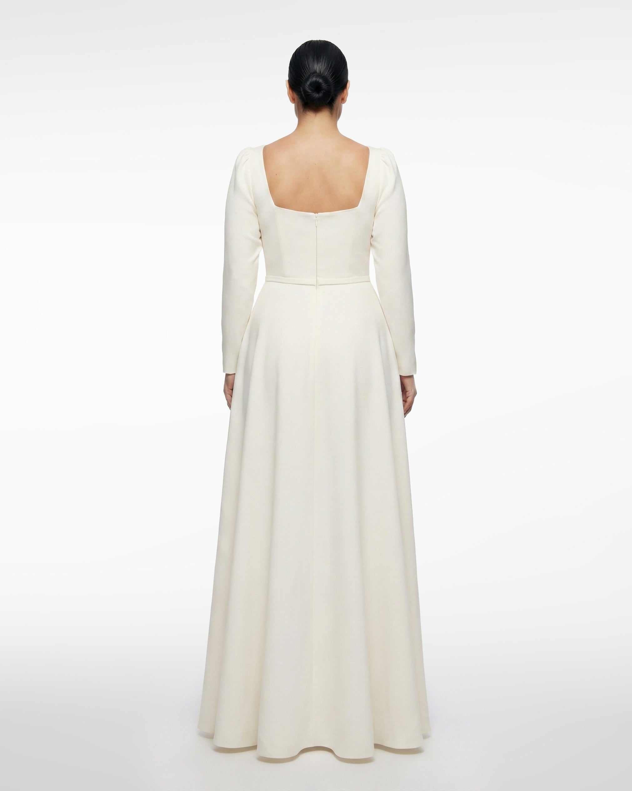 Robe de mariée classique, décolleté carré, manches longues