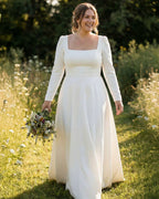 Robe de mariée classique, décolleté carré, manches longues
