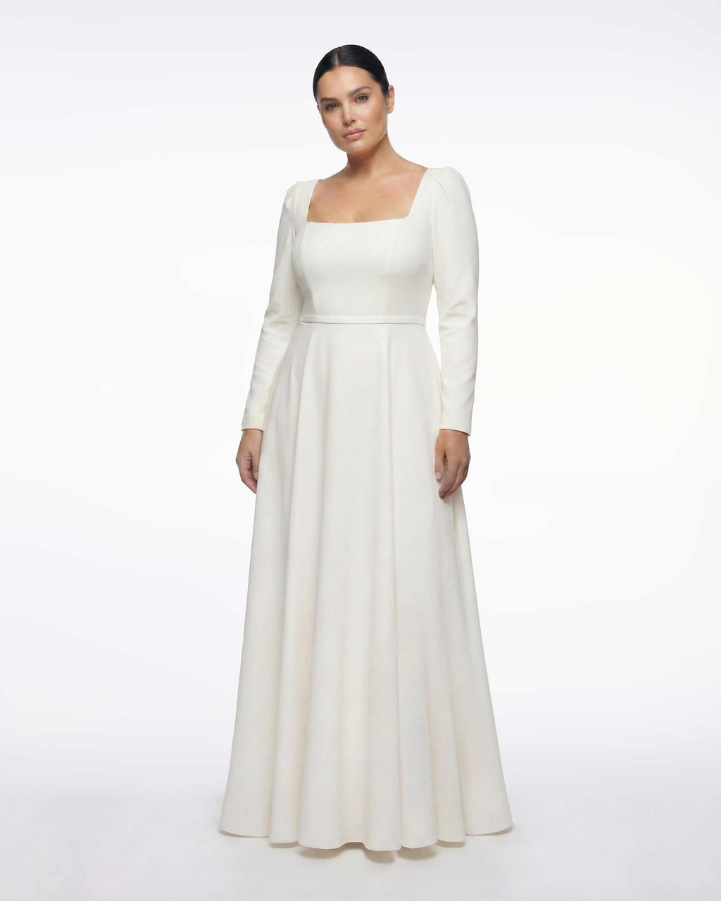 Robe de mariée classique, décolleté carré, manches longues