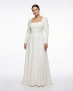 Robe de mariée classique, décolleté carré, manches longues