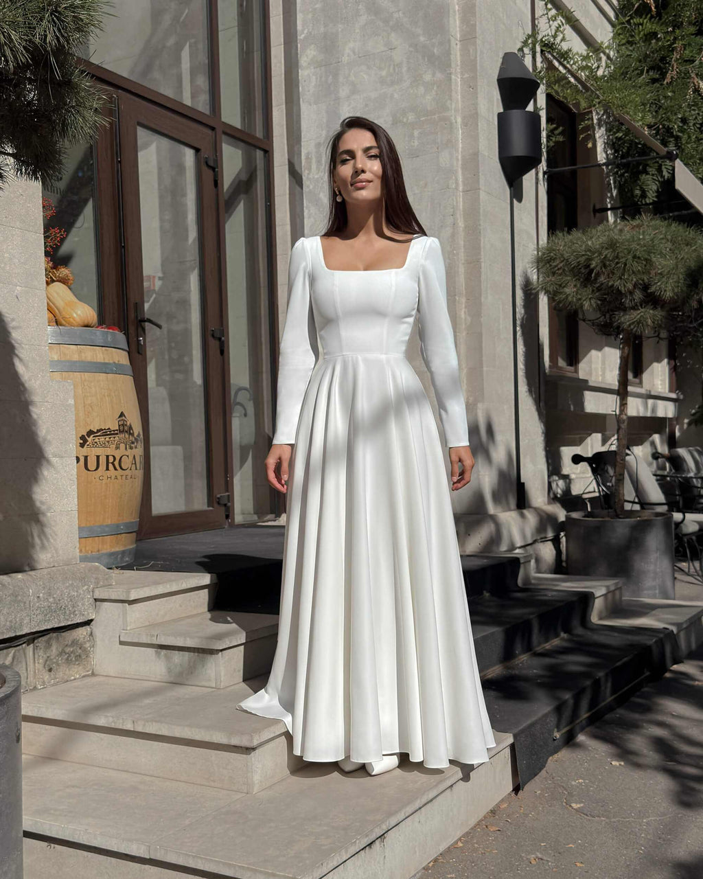 Rochie de mireasă SELENA LARIÉTTE din crep, cu decolteu pătrat și mâneci lungi