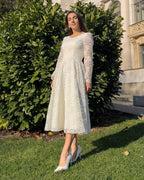Robe de mariage civil blanche midi avec manches en dentelle