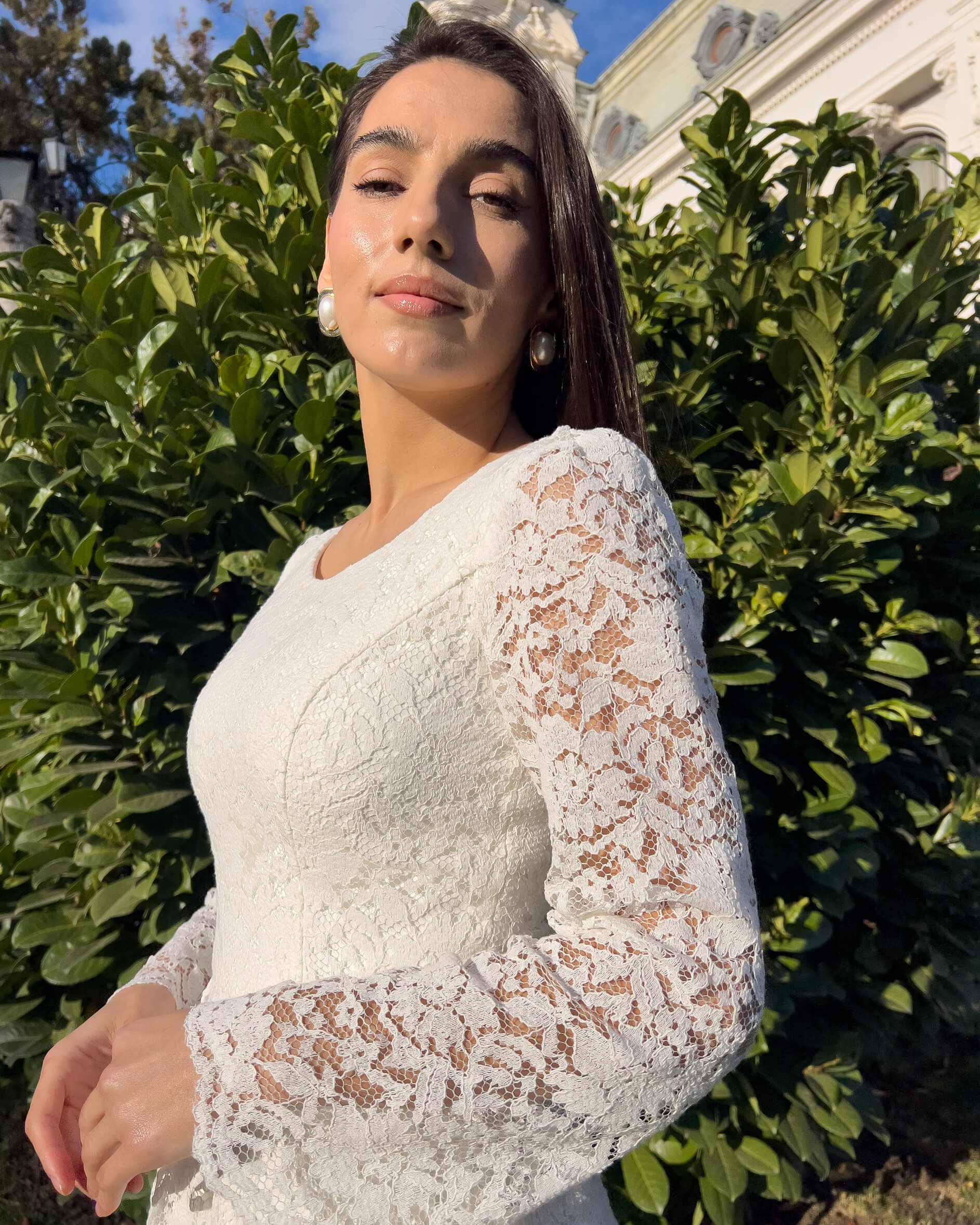 Robe de mariage civil blanche midi avec manches en dentelle