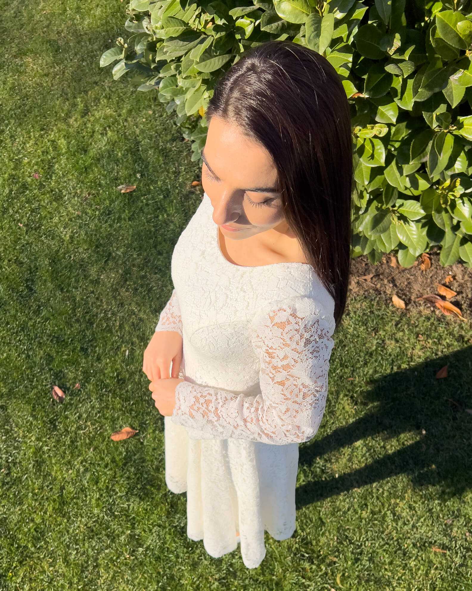 Robe de mariage civil blanche midi avec manches en dentelle