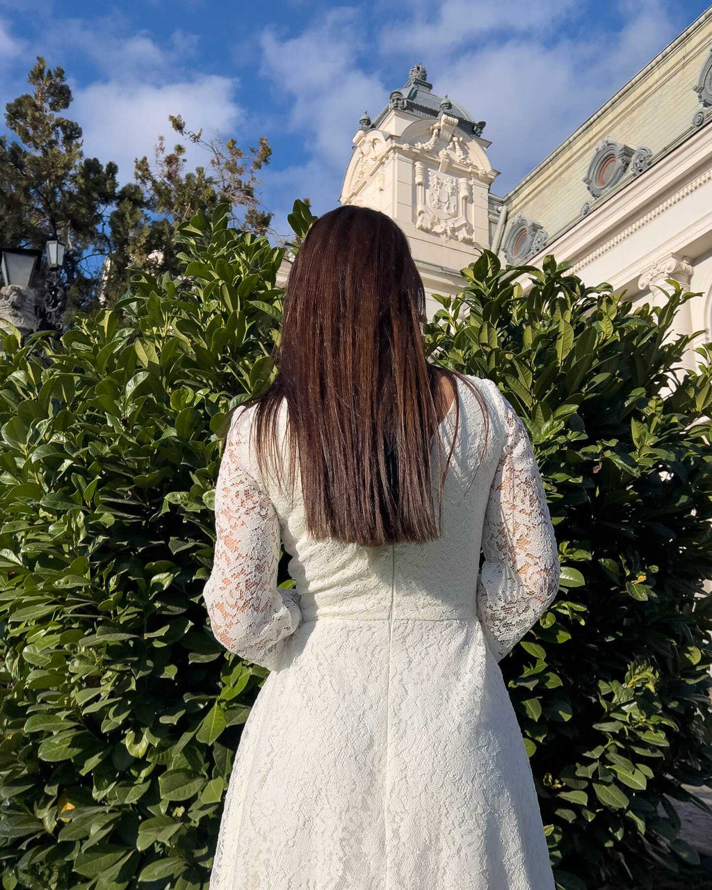 Robe de mariage civil blanche midi avec manches en dentelle