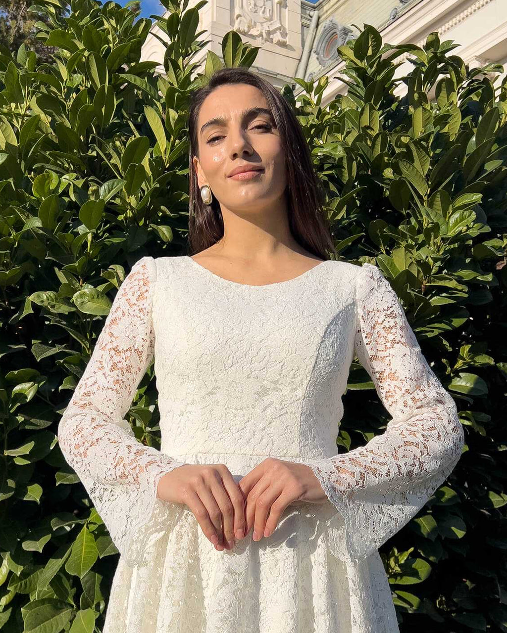 Robe de mariage civil blanche midi avec manches en dentelle