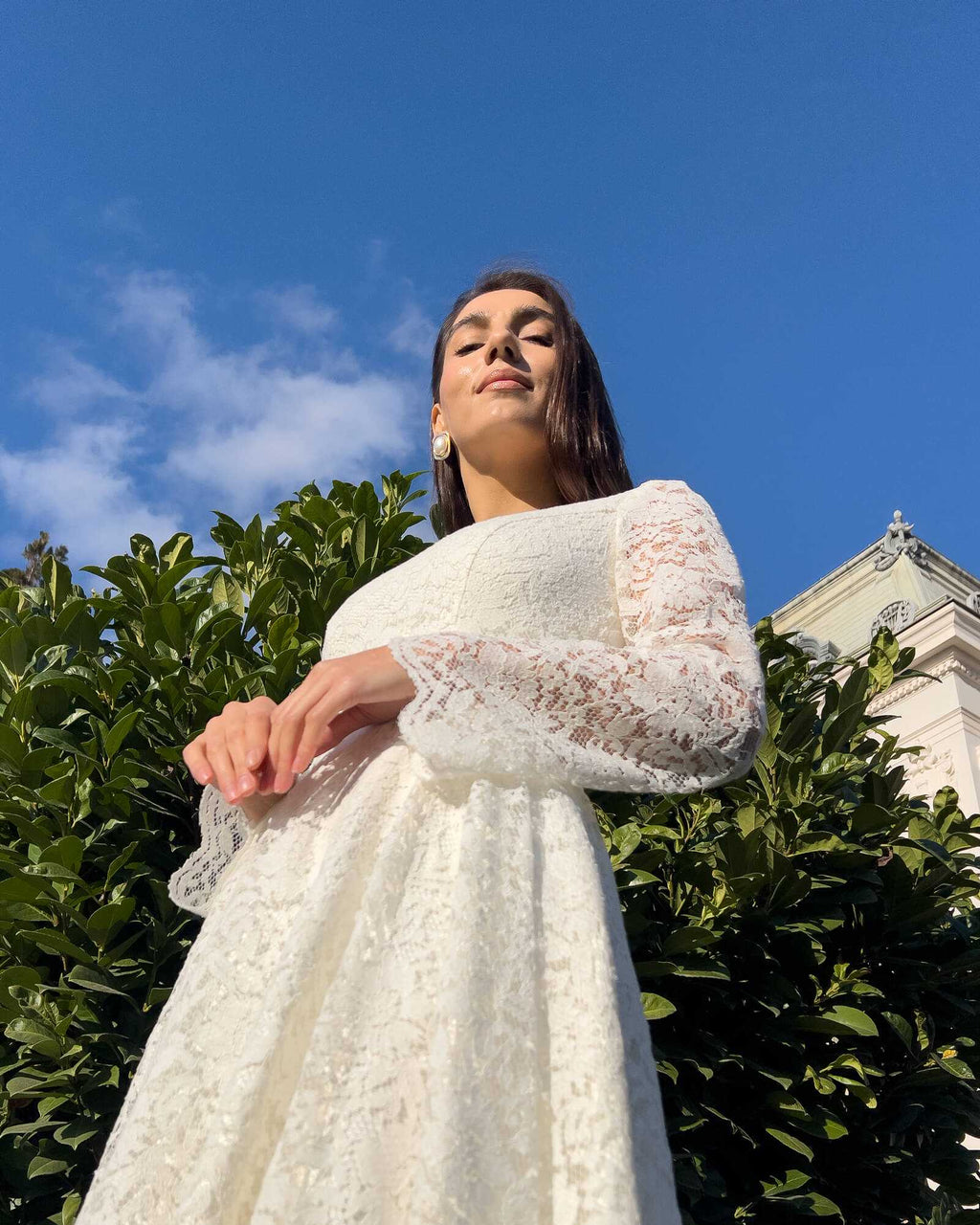 Robe de mariage civil blanche midi avec manches en dentelle