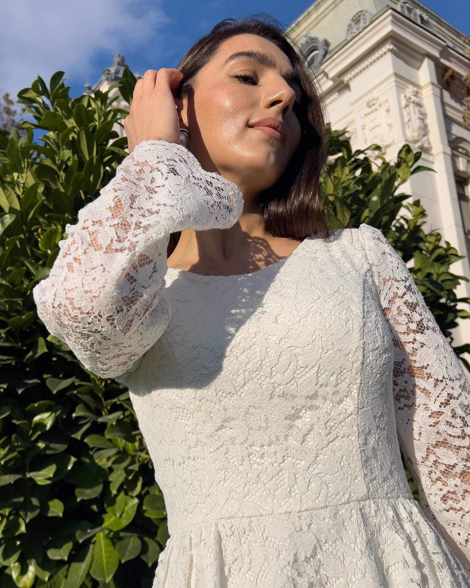 Robe de mariage civil blanche midi avec manches en dentelle