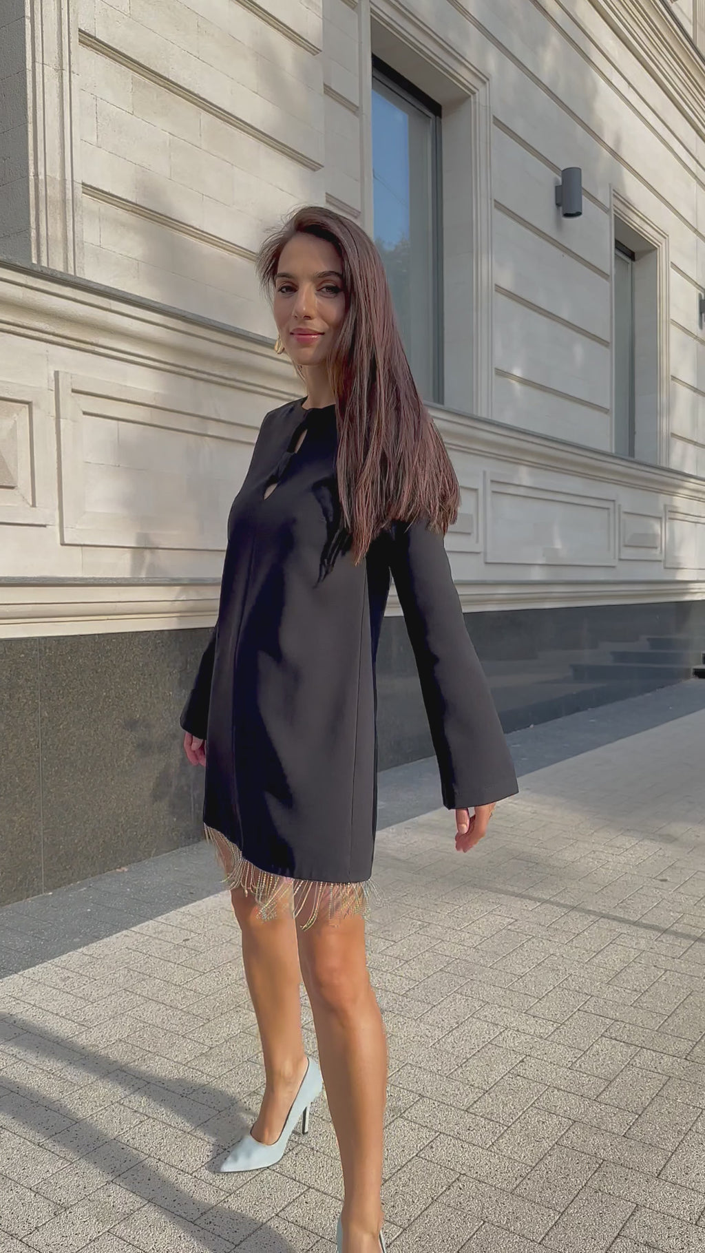 Robe noire courte avec franges en cristaux