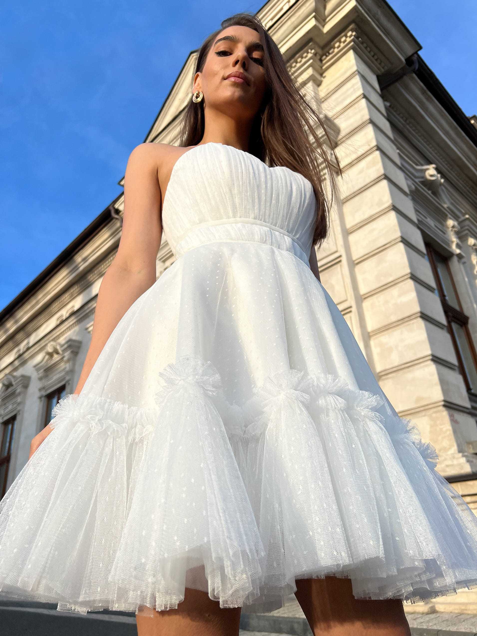 Petite robe blanche bustier coeur orné de strass Petite robe blanche bustier coeur orné de strass
