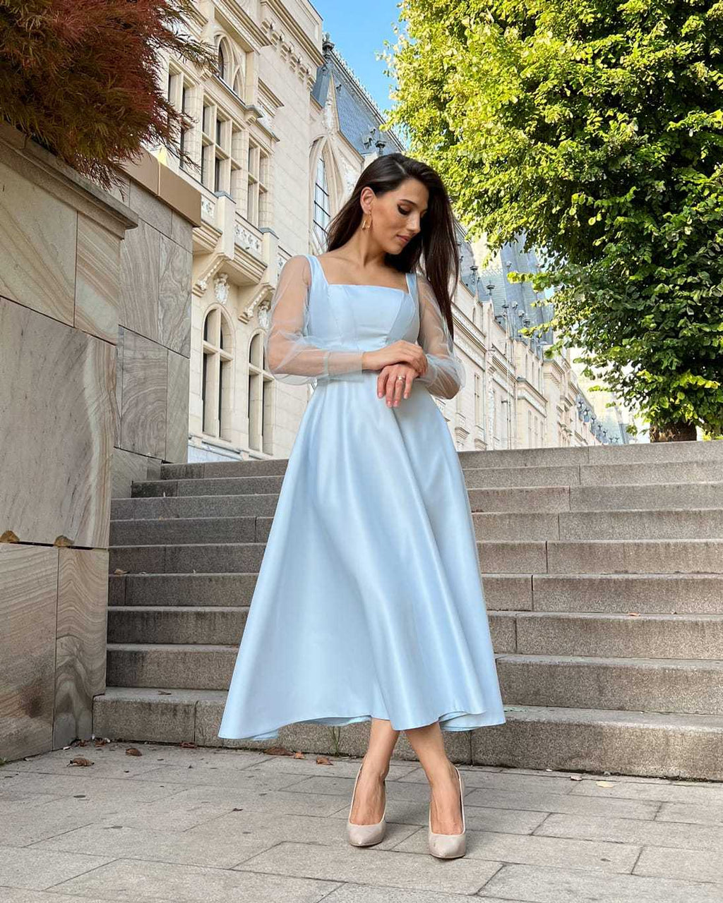 Rochie de ocazie de seară maxi cu maneci lungi și șnur la spate, bleu, fustă evazată din satin regal.