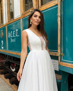 Rochie midi eleganta din tull, decolteu V, fără mâneci pentru cununie civilă.