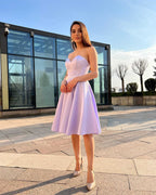 Rochie cu corset midi mov de ocazie și fustă evazată, elegantă, ideală pentru cocktail sau banchet.